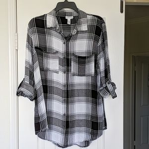 🚀4 for $25! Black and white plaid lightweight flannel